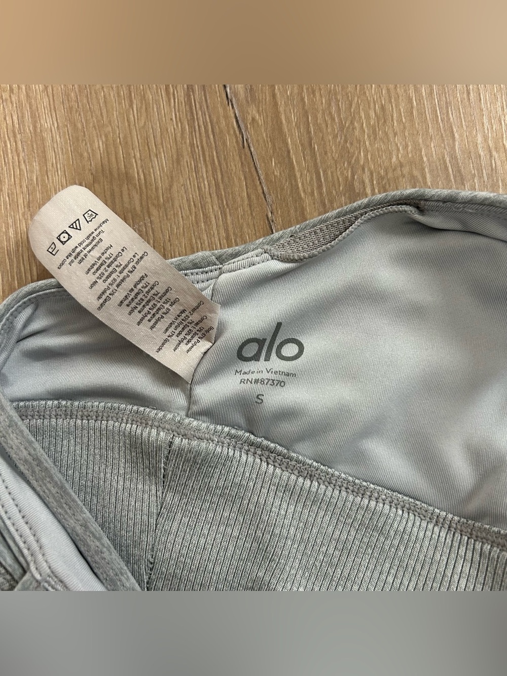 Alo Yoga Alosoft Lavish Bra Light Grey Size Small - Picture 6 of 8